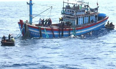 4 ngư dân Phú Yên gặp nạn trên biển được cứu vớt an toàn