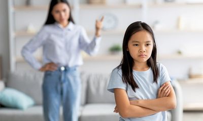 Những câu cha mẹ nói với con lúc tức giận sẽ khiến chúng tổn thương, nhiều phụ huynh thường mắc phải