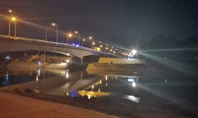 Rảnh rỗi ra sông mò trai, 2 công nhân ở Bắc Giang đuối nước thương tâm: Tìm thấy 1 thi thể