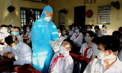 Hàng chục nghìn học sinh Hà Tĩnh dừng đến trường sau khi xuất hiện chùm ca COVID-19