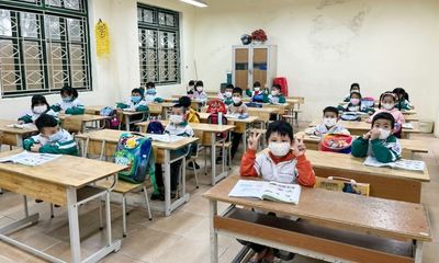 Huyện ở Hà Nội hoãn kiểm tra trực tiếp lớp 1, 2 sau một ngày mở cửa trường