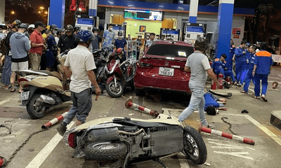 Nhân chứng vụ ô tô tông 8 người ở cây xăng Hà Nội: Chiếc xe lao vào khiến nhiều người không kịp chạy