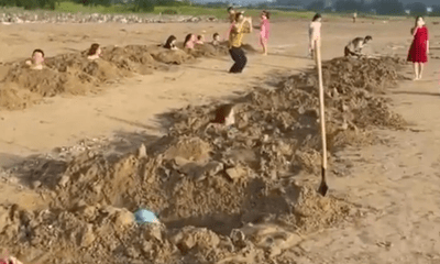 Vụ nhóm du khách đào tung bãi biển ở Cửa Lò để tạo hố 