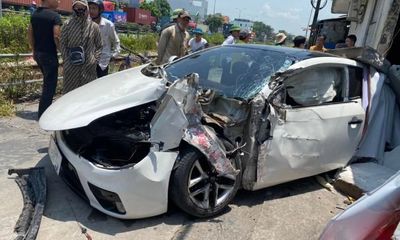 Tin tức tai nạn giao thông mới ngày 26/8: Nữ tài xế gặp tai nạn khi băng qua đường sắt