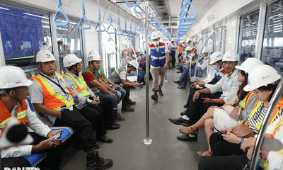 Chạy thử tàu metro số 1 Bến Thành - Suối Tiên: Người dân hào hứng tham gia