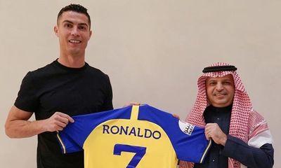 Ronaldo gia nhập Al-Nassr nhận mức lương gần 13 tỷ đồng mỗi ngày, truyền thông Anh nói gì?