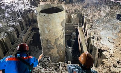 Vụ bé trai rơi xuống trụ bê tông sâu 35m ở Đồng Tháp: Búa rung 180 kW, cẩu 80 tấn đến hiện trường