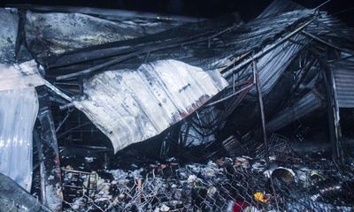 Bình Định: Cháy chợ lúc rạng sáng, 20 gian hàng bị thiêu rụi