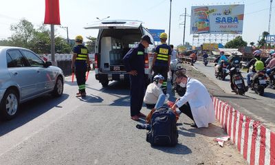 Tin tức tai nạn giao thông mới ngày 22/1: Xe máy tông thành cầu, hai cô gái văng xa 5 m trên quốc lộ 1