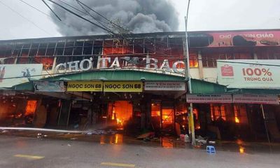 Hiện trường tan hoang tại chợ Tam Bạc sau vụ cháy kinh hoàng
