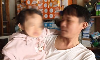 Vụ bé gái hơn 2 tuổi bị xịt hơi cay vào mắt ở Thanh Hóa: Công an vào cuộc điều tra