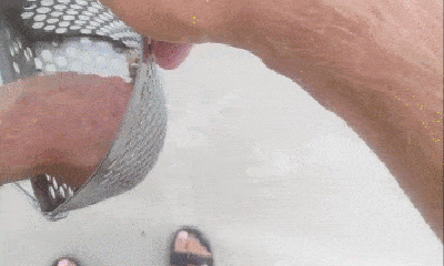 Dò kim loại trên bãi biển, người đàn ông tìm lại được nhẫn giá vài chục triệu đồng