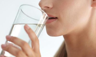 Uống nước rất cần thiết nhưng uống theo 8 cách này thì coi chừng sức khỏe “kêu cứu”