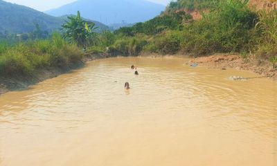 Đắk Nông: Đi thả diều, 3 cháu bé đuối nước tử vong thương tâm