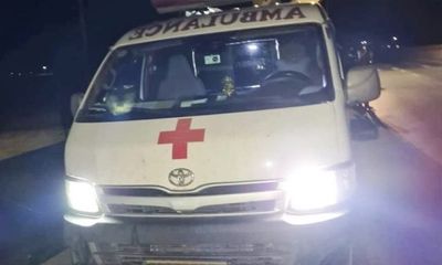 Dùng xe cấp cứu đưa chở 11 người định “thông chốt”, tài xế bị phạt 7,5 triệu đồng