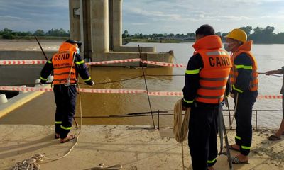Phát hiện thi thể người phụ nữ đang phân hủy trôi nổi ở đập Bara Đô Lương