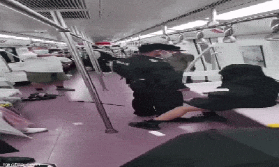 Video: Cãi nhau ầm ĩ với người đàn ông trên tàu điện ngầm, cô gái nhận cái kết bẽ bàng gây tranh cãi