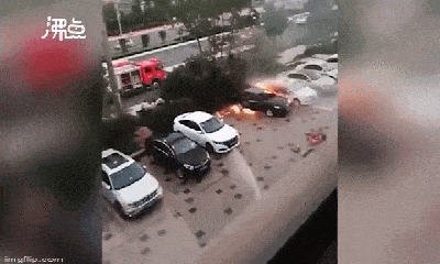 Video: Kinh hoàng ô tô bất ngờ bốc cháy trong bãi đỗ xe, hai mẹ con tử vong