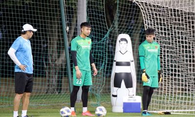 Văn Toản gặp chấn thương, đội tuyển Việt Nam bổ sung gấp một thủ môn