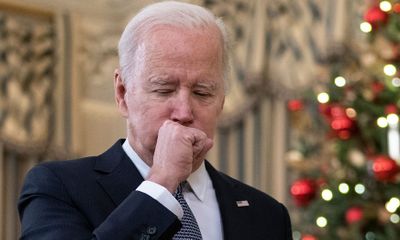 Tổng thống Mỹ Joe Biden nói gì về việc ho liên tục khi phát biểu?