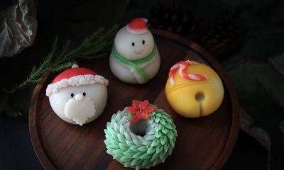 Mẹ đảm trổ tài làm bánh Wagashi tạo hình Giáng sinh đẹp tới mức không nỡ ăn