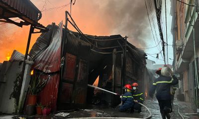 Hà Nội: Hỏa hoạn dữ dội thiêu rụi gần 300m2 khu nhà xưởng ở Hoàng Mai