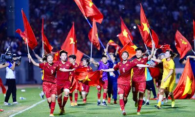 Chủ tịch nước Nguyễn Xuân Phúc biểu dương đội tuyển bóng đá nữ Việt Nam