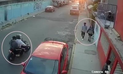 Gặp cướp khi dạo phố, thanh niên có hành động khiến dân tình vội khuyên cô gái chia tay