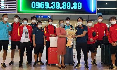 Người hâm mộ chào đón cầu thủ U23 Việt Nam về nước