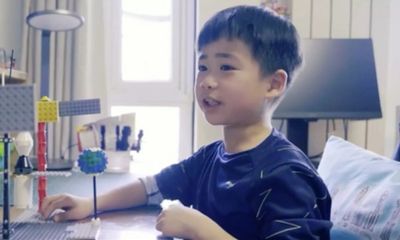 Bé trai 8 tuổi gây sốt cộng đồng mạng với kiến thức về tên lửa