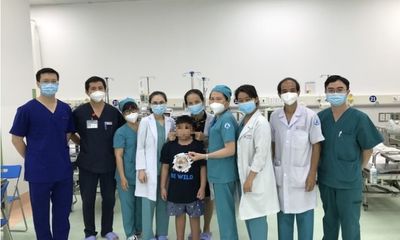 Gần 3 tháng “chạy đua với tử thần” cứu bé trai 8 tuổi sốc sốt xuất huyết nặng
