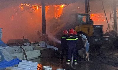 Công ty sản xuất giấy ở Phú Thọ cháy lớn, thiệt hại ước tính khoảng 23 tỷ đồng