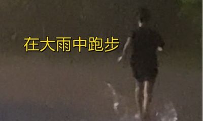 Chàng trai chạy 20 vòng sân ký túc xá dưới trời mưa như trút nước để níu kéo bạn gái