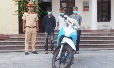 Hà Tĩnh: Thanh niên đi xe máy “kẹp 3, bốc đầu” bị xử phạt 6.5 triệu đồng