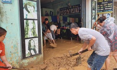 Người dân Đà Nẵng tất bật dọn dẹp sau trận mưa lũ lịch sử