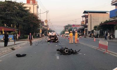 Quảng Ninh: Xe máy chở 3 va chạm ô tô, 2 người tử vong tại chỗ