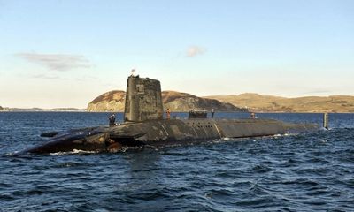 Tàu ngầm hạt nhân HMS Victorious của Anh phải hủy nhiệm vụ do hỏa hoạn