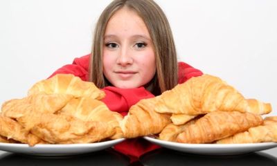 Cộng đồng mạng - Kỳ lạ bé gái chỉ ăn bánh sừng bò và mì ống trong suốt 10 năm