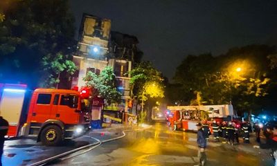 Căn nhà ở phố cổ Hà Nội bốc cháy trong đêm, nhiều tài sản hư hỏng