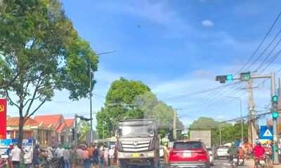 Đồng Nai: Xe tải ben va chạm xe đạp, 2 anh em thương vong