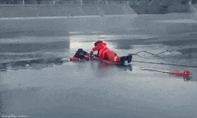 Video: Nín thở theo dõi cuộc giải cứu người đàn ông bị ngã xuống sông băng