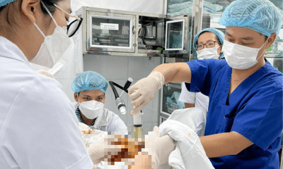 Tin tức đời sống ngày 10/2: Thai phụ phải rút 2 lít nước ối, 2 lần khâu cổ tử cung để giữ con