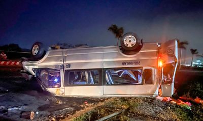 Quảng Nam: Ô tô khách va chạm xe đầu kéo, 8 người tử vong