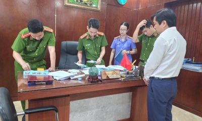 Đà Nẵng: Bắt tạm giam Chủ tịch UBND quận Cẩm Lệ 