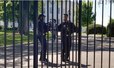 Mật vụ Mỹ bắt kẻ đột nhập Nhà Trắng qua hàng rào cao gần 4m