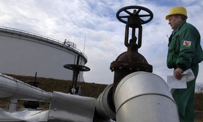 Công ty Ba Lan lỗ 27 triệu USD/ngày do lệnh cấm dầu Nga