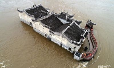 Bí ẩn ngôi chùa sừng sững giữa sông Trường Giang suốt 700 năm, lũ lớn kỷ lục không thể xô đổ
