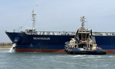 Tàu chở dầu mắc cạn gây gián đoạn giao thông trên Kênh đào Suez