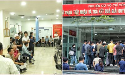 Hà Nội: Người dân xếp hàng dài chờ cấp, đổi giấy phép lái xe