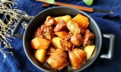 Gà hầm khoai tây cà rốt thơm ngon bổ dưỡng
